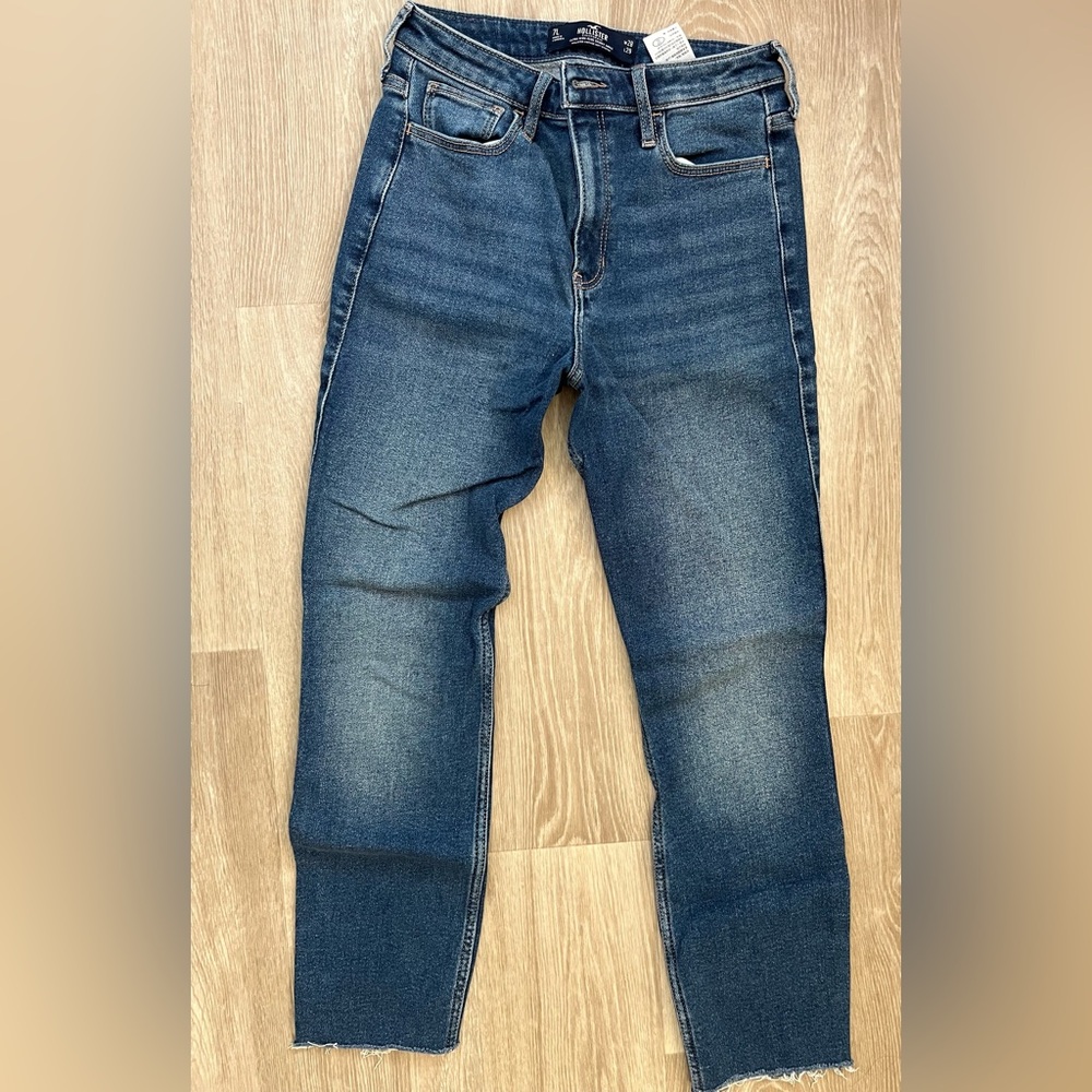 Hollister women’s Dark Blue Straight Jeans